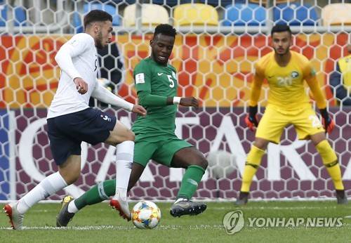 슛하는 아민 구이리(왼쪽) [AP=연합뉴스]