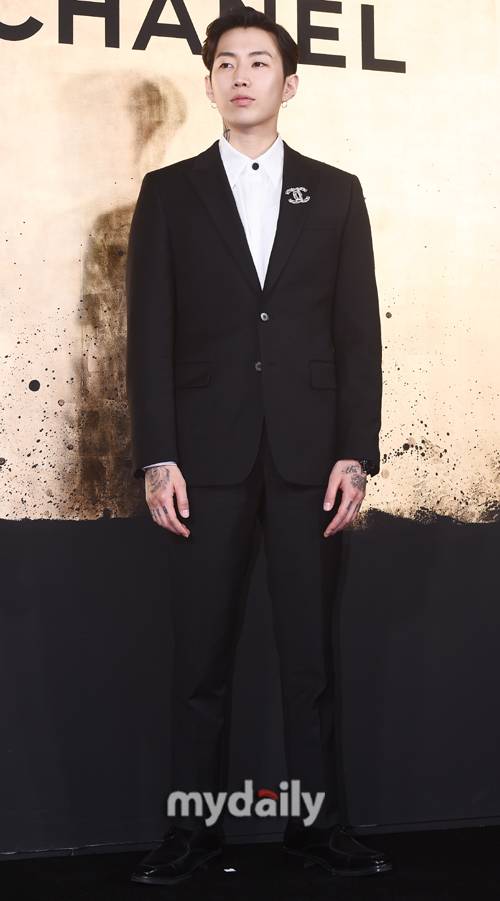 ▲ 박재범 '갈 곳 잃은 시선'