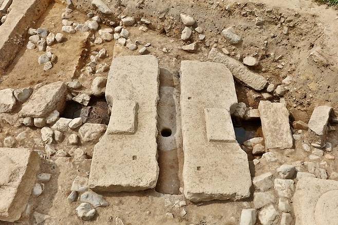 경주 동궁 주변에서 발굴된 수세식 화장실 유적은 신라시대 귀족들의 화려한 생활의 모습을 보여준다. 권오영 교수 제공