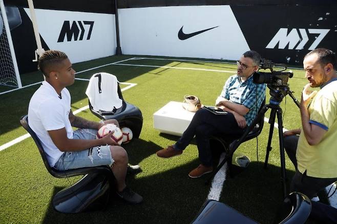 자신의 이니셜을 따서 MD7 풋살장을 만든 마리아노