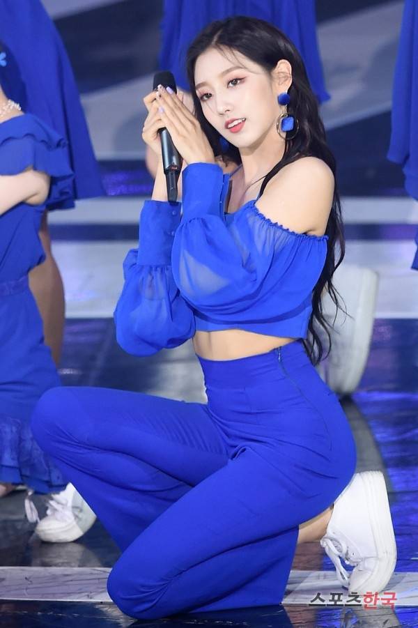 SBS MTV '더쇼' 생방송 무대에 오른 러블리즈 정예인. 사진=조은정 기자 new@hankooki.com