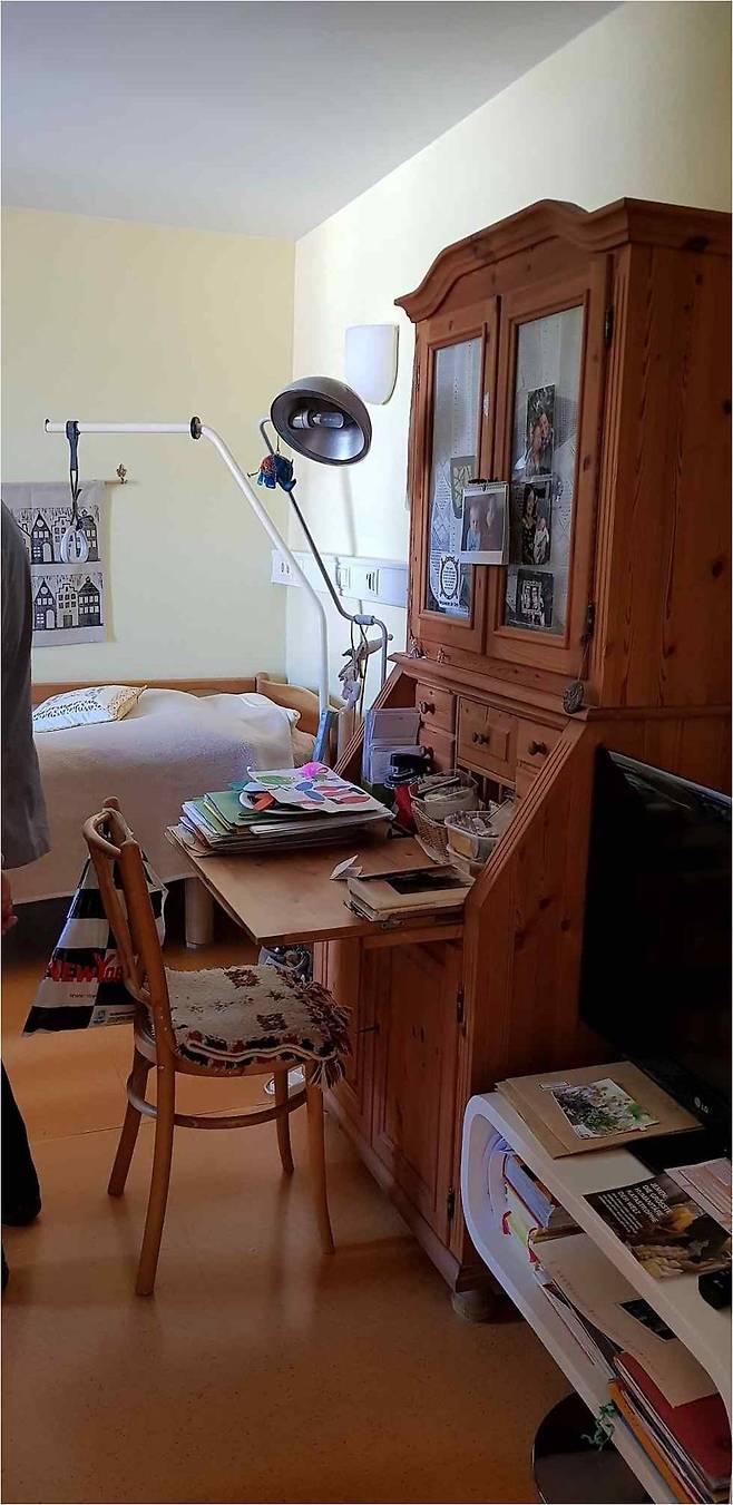 독일 본에 있는 장기요양시설 마리엔하우스의 숙소. 독일, 오스트리아 등에서 노인들은 대부분 1인실이나 2인실에서 돌봄을 받는다. 국민건강보험공단 제공