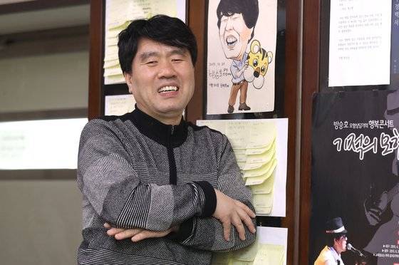 방승호 아현산업정보학교 교장(사진)은 "학교는 다른 그 무엇보다 학생들에게 재미있는 공간이 돼야 한다"는 교육 철학으로 학교를 운영하고 있다. 특히 모든 학생이 입시 경쟁을 통해 명문대 진학을 꿈꾸는 것에 대해 "국가적으로도 너무나 소모적인 경쟁"이라며 "부모님들이 아이의 재능과 열정을 믿어준다면 그 어떤 아이라도 자기 분야를 개척해나갈 수 있다"고 말했다. 최승식 기자