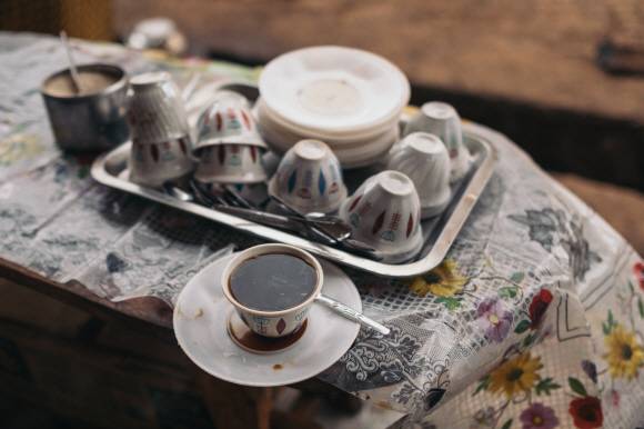 에티오피아 노천 카페에서 마시는 커피 한 잔.