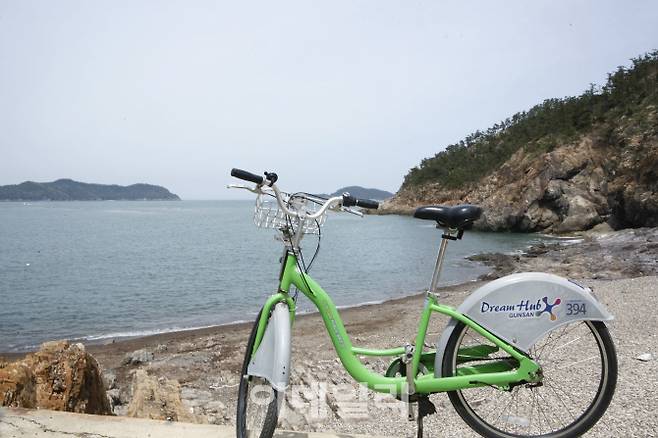 남악리 몽돌해변과 자전거