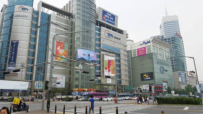 두타와 밀리오레가 이끄는 소매상권이 일반인이 즐겨 찾는 패션 상권으로 성장하면서 주변에 새로운 상가의 개발로 이어졌다. 사진 트위터 캡처