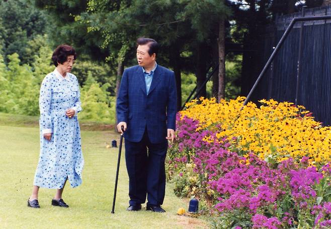 1999년 8월 청남대에서 휴가를 보내는 김대중 대통령과 이희호 여사. [중앙포토]