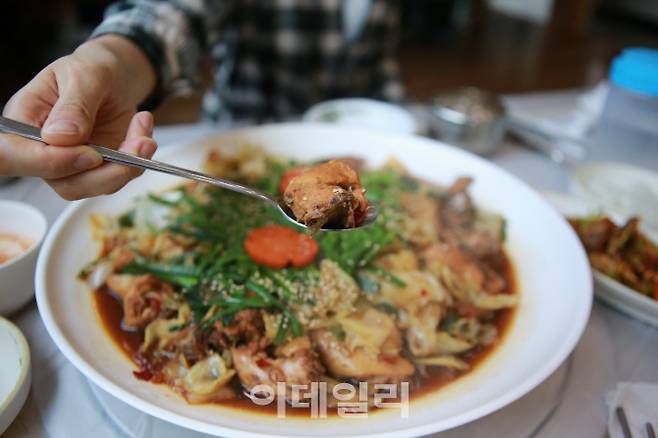 안동 하회마을 앞 목석원 안동찜닭