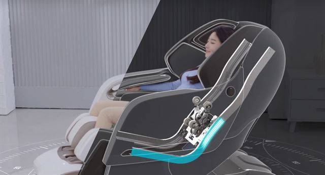 안마 모듈이 L자 레일을 타고 목에서 허리, 엉덩이에서 허벅지까지 상체와 하체의 굴곡을 따라 마사지해준다. 바디프랜드 제공