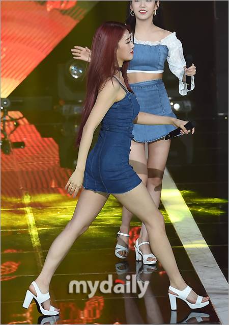 ▲ 러블리주 케이·이미주 '양보 없는 각선미 대결'