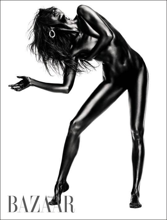 패션모델 한혜진의 파격 화보가 공개돼 화제다.ⓒ바자