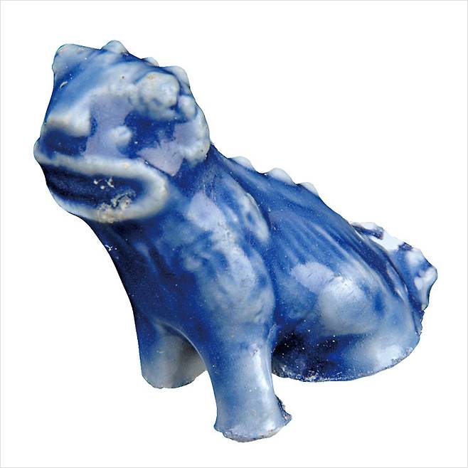 19세기 자기로 만든 중국 복견(福犬) 형상의 핸들.