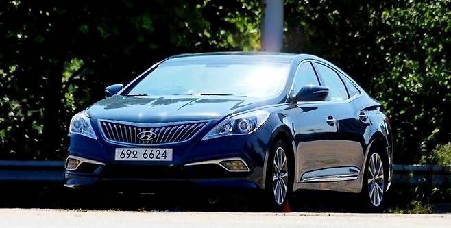 극중 광춘이 황보윤 후보를 급습하는 장면에서 현대차 그랜저를 이용한다. 사진=정수남 기자