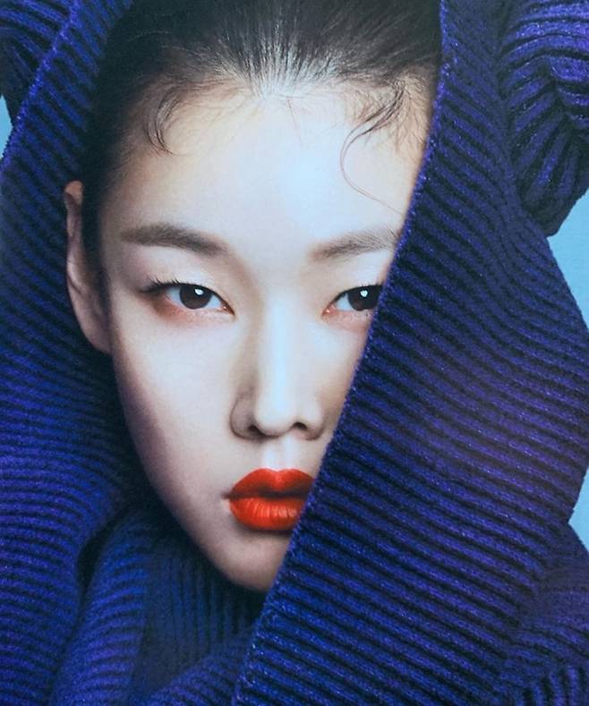 ▲ 한혜진이 자신의 화보를 공개했다. 출처l한혜진 SNS