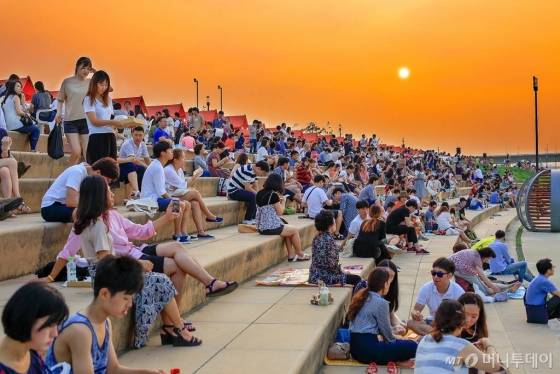 한강몽땅 축제를 즐기고 있는 사진 / 사진=서울시