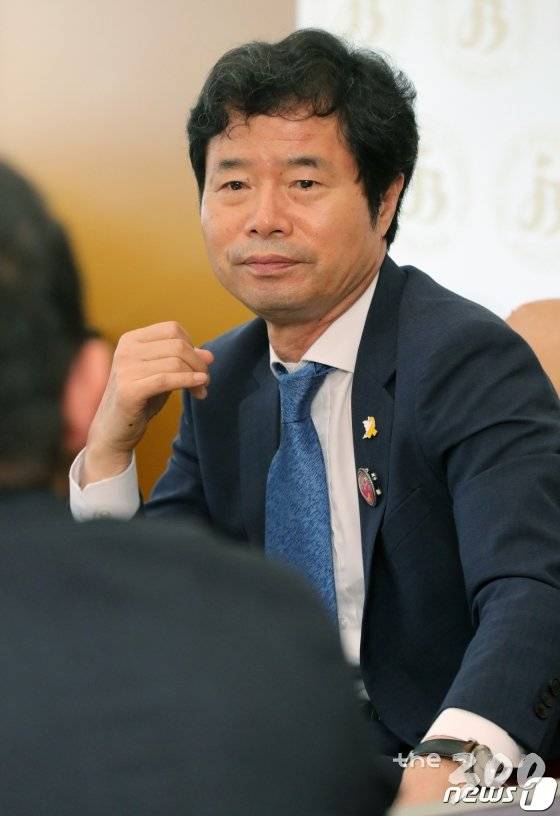 김승환 전북교육감이 24일 전북 전주시 전북도교육청에서 취임 1주년 출입기자 간담회를 하고 있다. 김 교육감은 이 자리에서 최근 논란인 상산고 자사고 재지정 평가에 대해 "문제가 없다. 상산고에 대한 평가는 엄격하고 공정한 절차를 거쳐서 실시됐다"고 밝혔다. / 사진=뉴스1