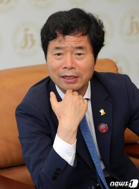 김승환 전북교육감이 24일 전북 전주시 전북도교육청에서 취임 1주년 출입기자 간담회를 하고 있다./사진=뉴스1