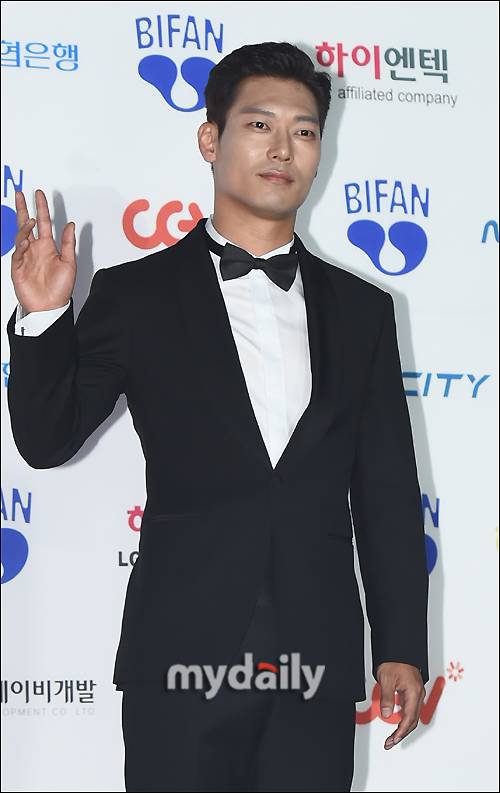 ▲ 박훈 '근엄한 눈빛'