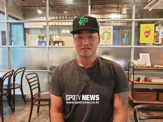 ▲ 인터뷰에 응하고 있는 김진우. ⓒ정철우 기자