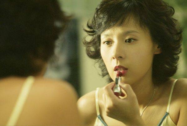 故 전미선이 원톱 주연을 맡은 영화 '연애'(2005)