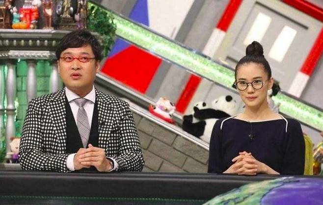 ▲ 야마사토 료타(왼쪽)와 아오이 유우 부부. 방송화면 캡처