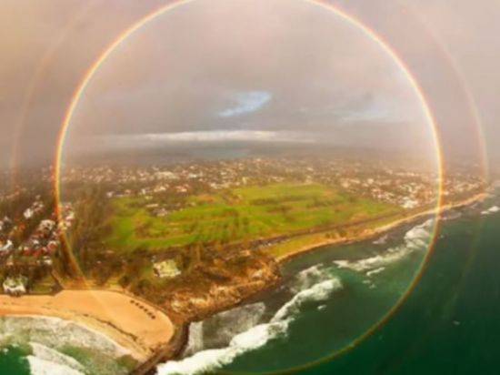 둥근 무지개가 떴습니다. 원래 무지개는 구형으로 둥글지만 사람의 눈에는 반원형만 주로 보입니다. [사진=유튜브 화면캡처]