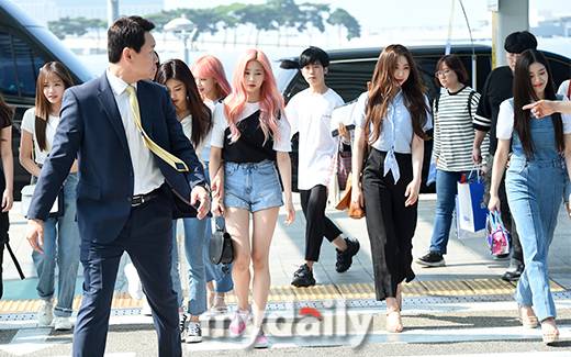 ▲ 아이즈원 '정신없는 출국길'