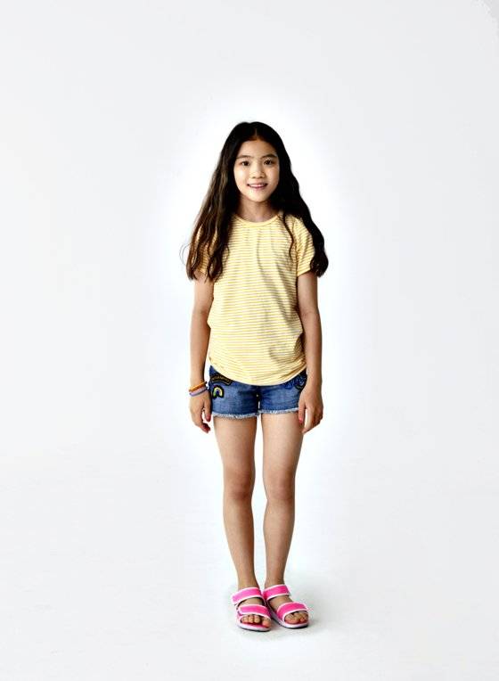 원피스형 수영복을 여러 벌 소장하고 있는 이수안 학생모델이다. 이번 여름을 앞두고 새로운 수영복 착용에 도전하기로 했다. 이 학생모델은 어떻게 변신할까.