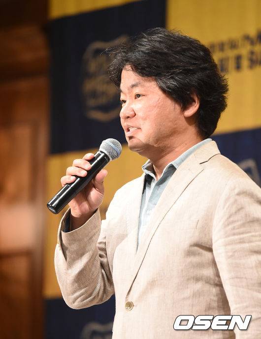 [OSEN=지형준 기자] 28일 오후 서울 논현동 임피리얼팰리스 호텔에서 tvN 새 토일드라마 ‘아스달 연대기’ 제작발표회가 열렸다.   김원석 감독이 인사말을 하고 있다. /jpnews@osen.co.kr