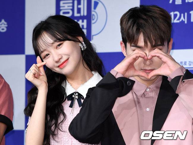 [OSEN=이대선 기자] 9일 오후 서울 여의도 마리나에서 TV CHOSUN 예능 프로그램 '동네 앨범’ 제작발표회가 열렸다.가수 류수정과 려욱이 포토타임을 갖고 있다. /sunday@osen.co.kr