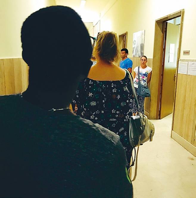 7월1일 오전 8시반 아스티경찰서 모습