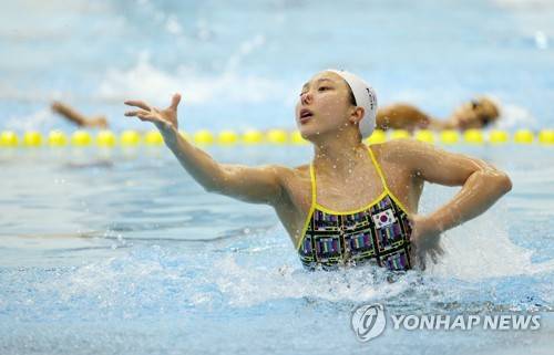 아티스틱 수영 이리영, 개막 앞두고 맹훈련 (광주=연합뉴스) 이지은 기자 = 2019 광주세계수영선수권대회를 사흘 앞둔 9일 오후 광주 서구 염주종합체육관 아티스틱수영경기장에 마련된 연습풀에서 아티스틱 수영 솔로에 출전하는 이리영이 훈련을 하고 있다. 2019.7.9 jieunlee@yna.co.kr