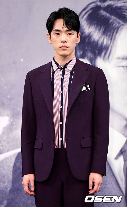 [OSEN=최규한 기자] 배우 김정현이 20일 오후 서울 상암동 MBC에서 열린 수목드라마 '시간' 제작발표회에 참석해 인사말을 준비하고 있다. /dreamer@osen.co.kr