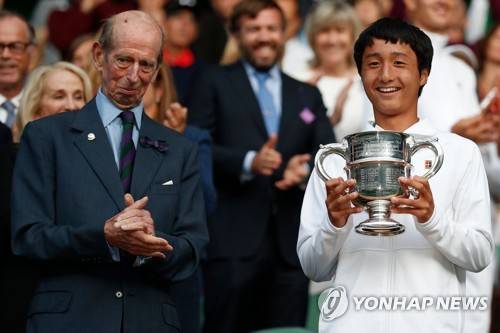 모치즈키 신타로(오른쪽). [AFP=연합뉴스]