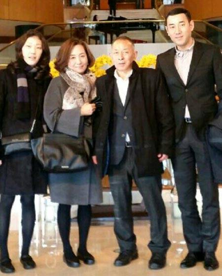 왼쪽부터 딸 문정현씨, 이혜경 용인송담대 교수, 문송천 카이스트 명예교수, 아들 문의현씨. /문송천 교수 제공