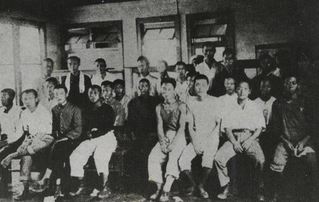 일본 탄광 강제징용 피해자 조선인들. 한국일보 자료사진