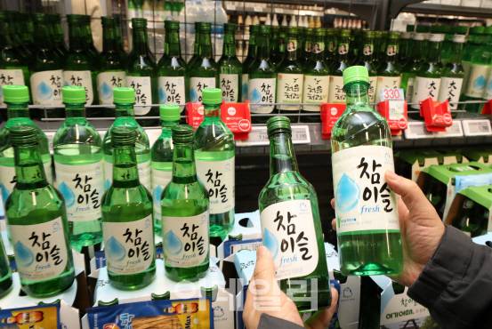 하이트진로의 소주 ‘참이슬’이 경상권을 제외하고 모든 지역에서 점유율 1위에 올랐다.(사진=이데일리DB)