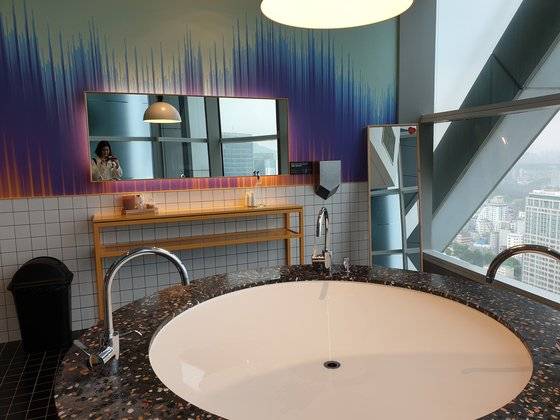 지난 16일 tvN '검블유'의 촬영지였던 종로 위워크 33층 화장실을 둘러봤다. 김정민 기자