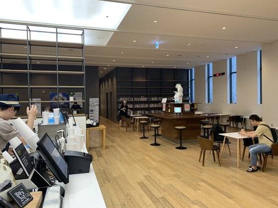 tvN '검블유' 촬영지인 판교 네오위즈 사옥 사내 카페 [사진 네오위즈]