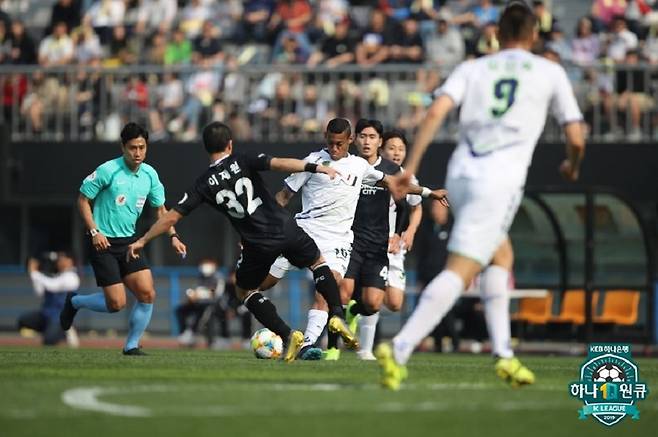 ▲ 리그 최강 전북 현대가 성남의 단단한 수비에 막혔다. ⓒ한국프로축구연맹