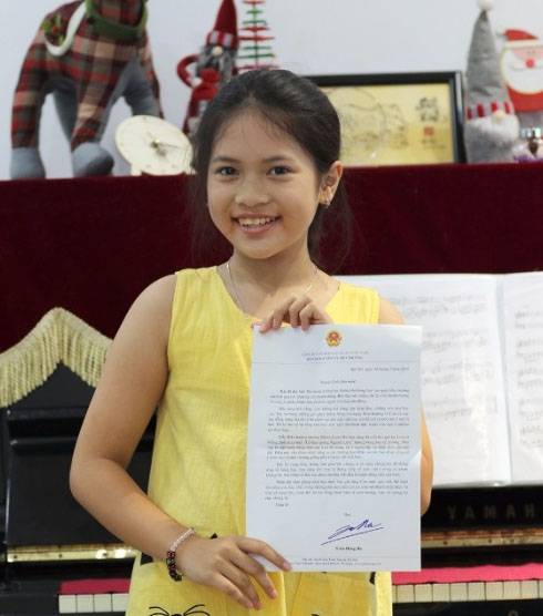 베트남 개학식 풍선 날리기 관행 끊은 소녀 [베트남뉴스통신 캡처]