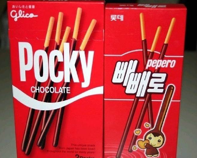 (왼쪽부터)1966년 출시된 일본 글리코사의 '포키' 제품과 1983년 국내에 출시된 '빼빼로'(사진=블로그 캡처)