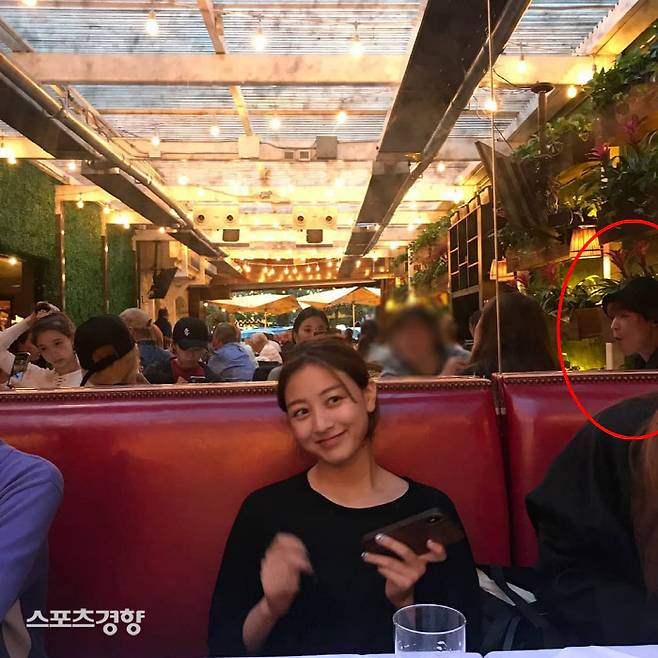 강다니엘과 트와이스 지효가 예전부터 ‘럽스타그램’을 즐겼다는 의혹은 사실이 아닌 것으로 알려졌다. 트와이스 공식 SNS 캡처