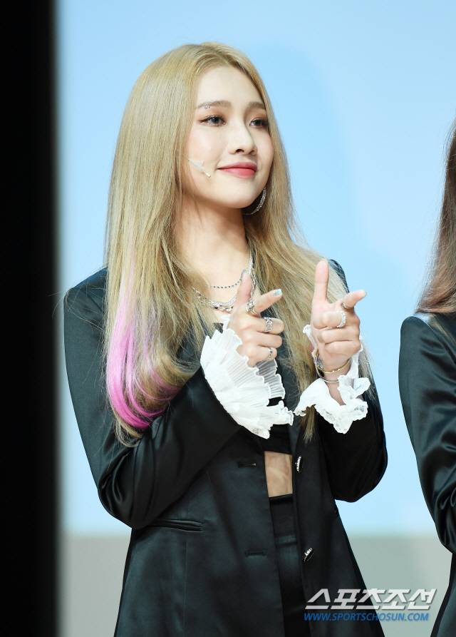 Z-POP Dream Project(지팝 드림 프로젝트) 쇼케이스가 8일 오후 서울 강남구 청담동 일지아트홀에서 열렸다. Z-POP Dream Project(지팝 드림 프로젝트)는 Z세대라 불리는 1995년 이후 출생자를 대상으로, 아시아의 스타를 발굴해 K-POP(케이팝)을 넘어서는 새로운 장르 Z-POP(지팝)을 탄생시키겠다는 포부에서 기획된 프로젝트다. Z-Girls(지걸즈) 퀸이 포토타임을 갖고 있다. 청담동=박재만 기자 pjm@sportschosun.com/2019.08.08/