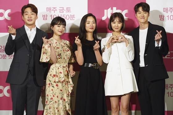 (왼쪽부터) 안재홍, 천우희, 전여빈, 한지은, 공명./사진제공=JTBC