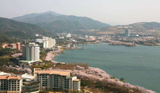 경북 경주시 신평동과 천군동 일대 조성된 보문관광단지 전경. 경북도문화관광공사는 보문단지 활성화로 관광객을 끌어들이기 위해 새단장을 추진하고 있다. 경북도문화관광공사 제공