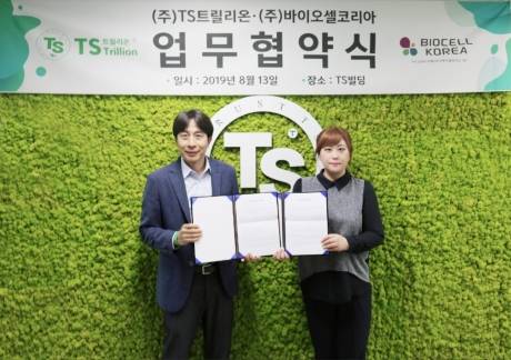 (왼쪽부터)TS트릴리온 장기영 대표, 바이오셀코리아 채민희 대표/사진제공=TS트릴리온