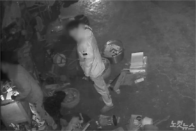 3월 20일, 사업장에서 피의자 A씨와 B씨의 모습 (사진 = 자료사진)