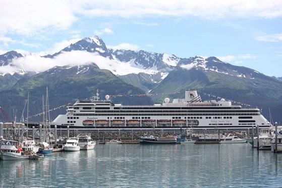 크루즈 여행은 누구나 꿈꾸는 평생의 로망이다. 알래스카 수어드 항에 정박한 크루즈 선박. [중앙포토]