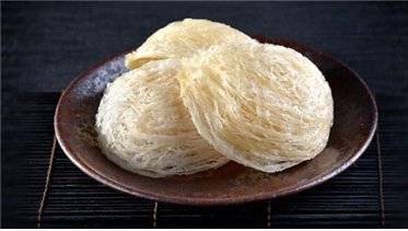 연와(燕窩). 제비집 사이의 불순물을 하나하나 사람이 직접 제거하여 손질한 값비싼 요리재료. [사진 전지영]